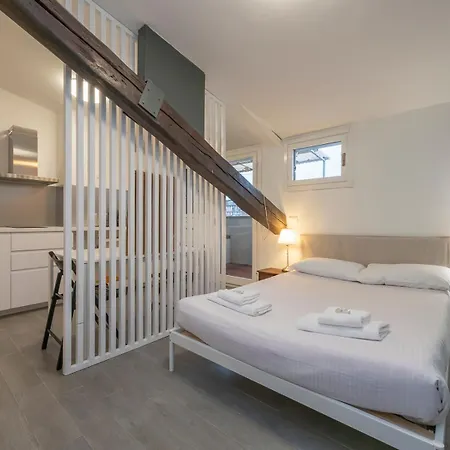 Xenia - Elegant Penthouse In Fiera Area Milão